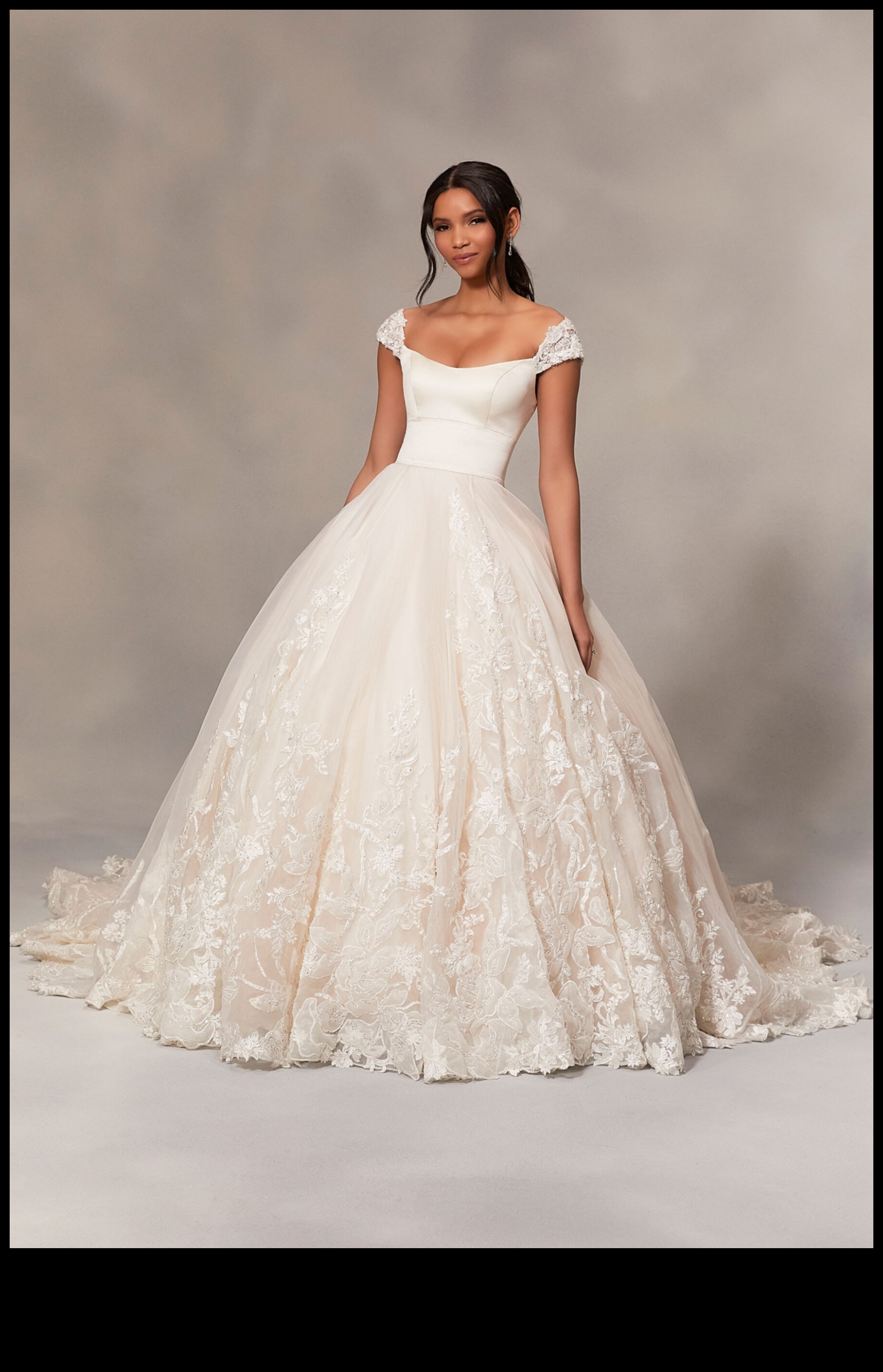 Definēta elegance: dizaineru kāzu kleitu brīnumi