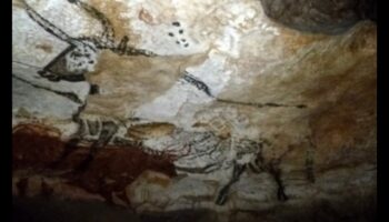 Kosmiskā ala: debesu motīvi aizvēsturiskajā klinšu mākslā