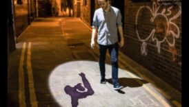 Ielas un ēnas: spēlēšanās ar gaismu pilsētas zīmējumos